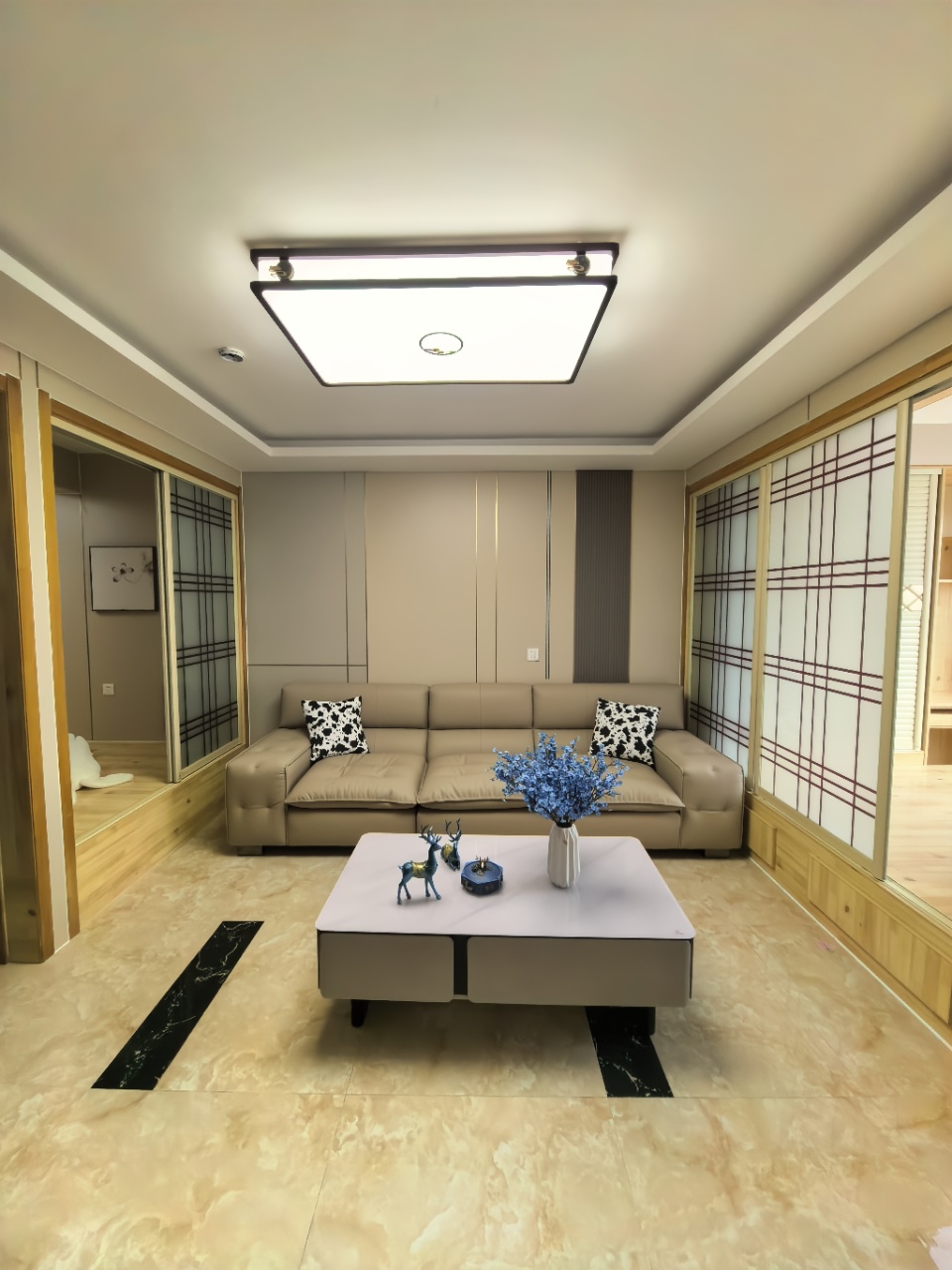 @紫光阁海景电梯房24.8万两居室精装修家电家具齐全