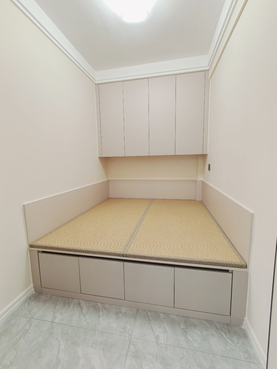 @凯旋东区3楼88平三居室精装未住带家电家具