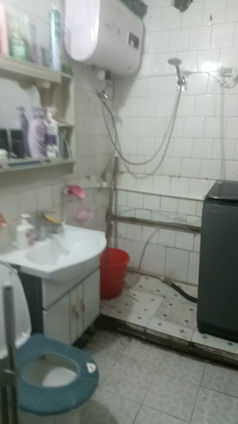 @ 出租出售​下谭家四楼小三居家具家电齐全有空调。