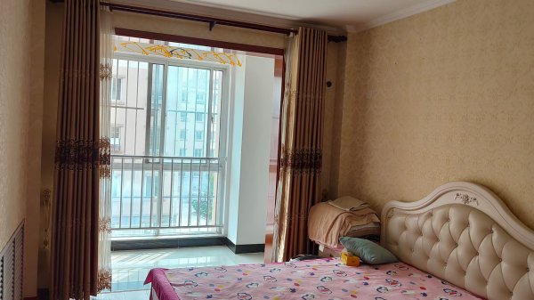 石岛新车站尹格庄社区楼房出租出售，拎包入住