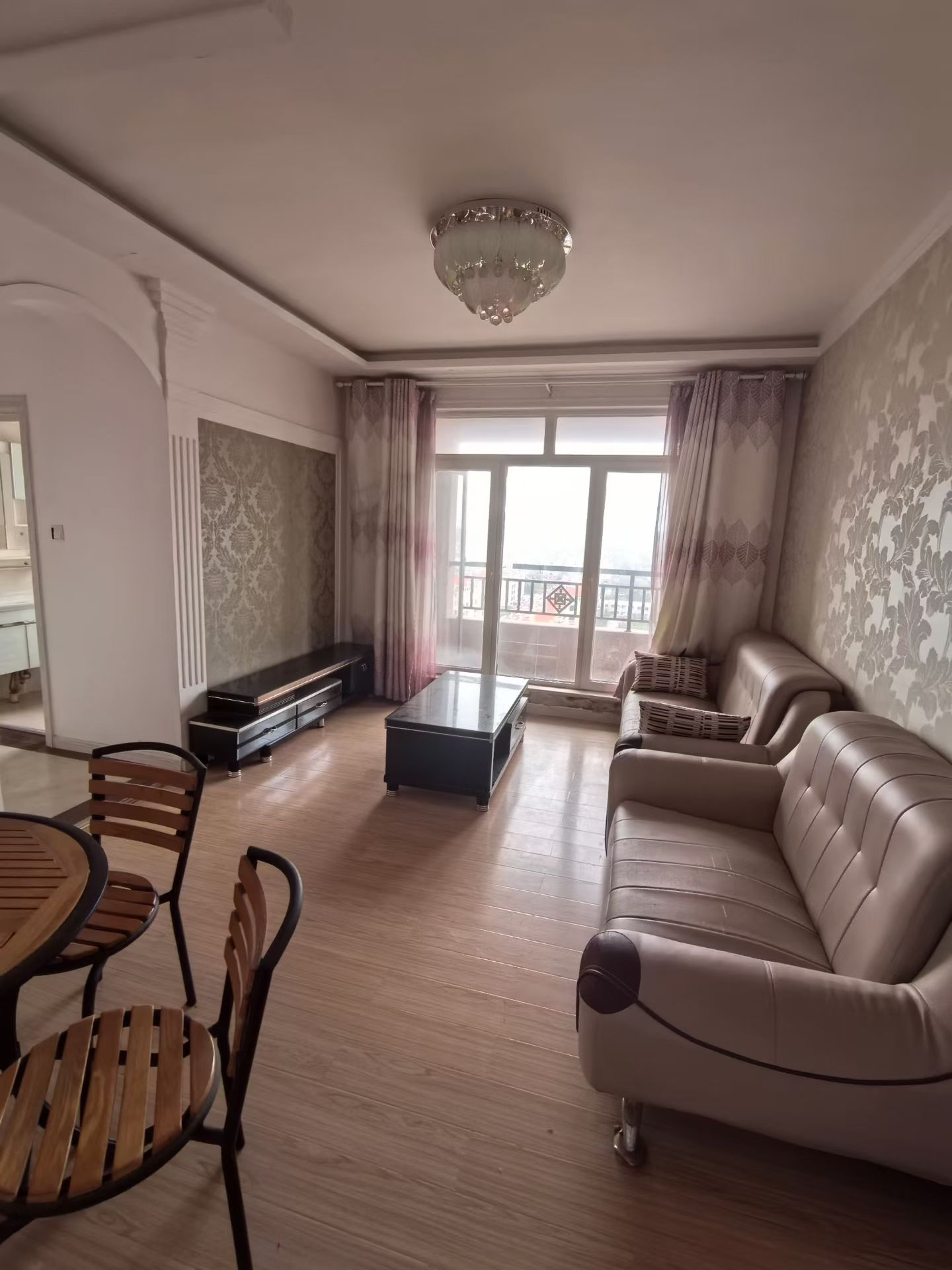 凤凰湖D区电梯两居室出租