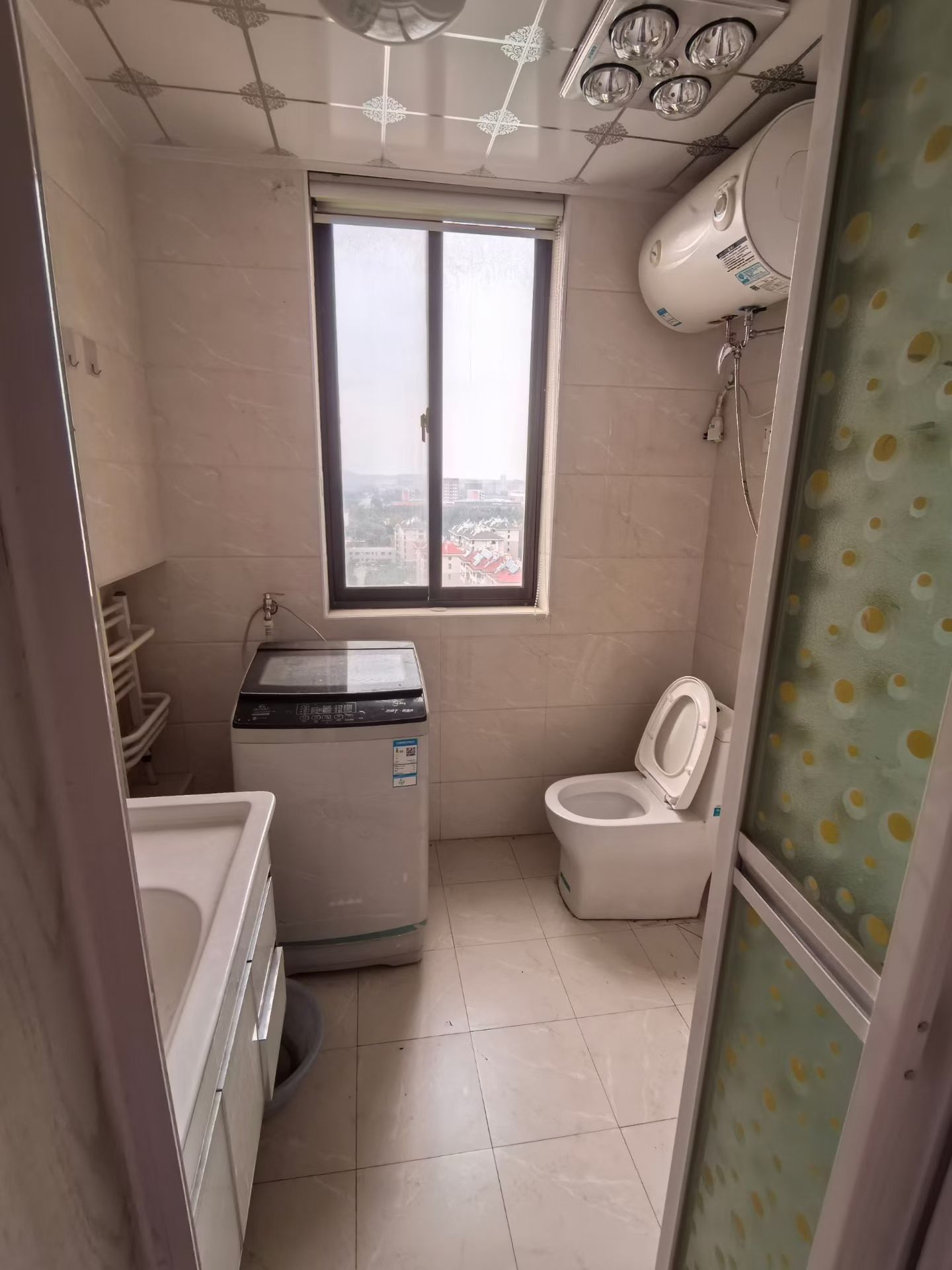 凤凰湖D区电梯两居室出租