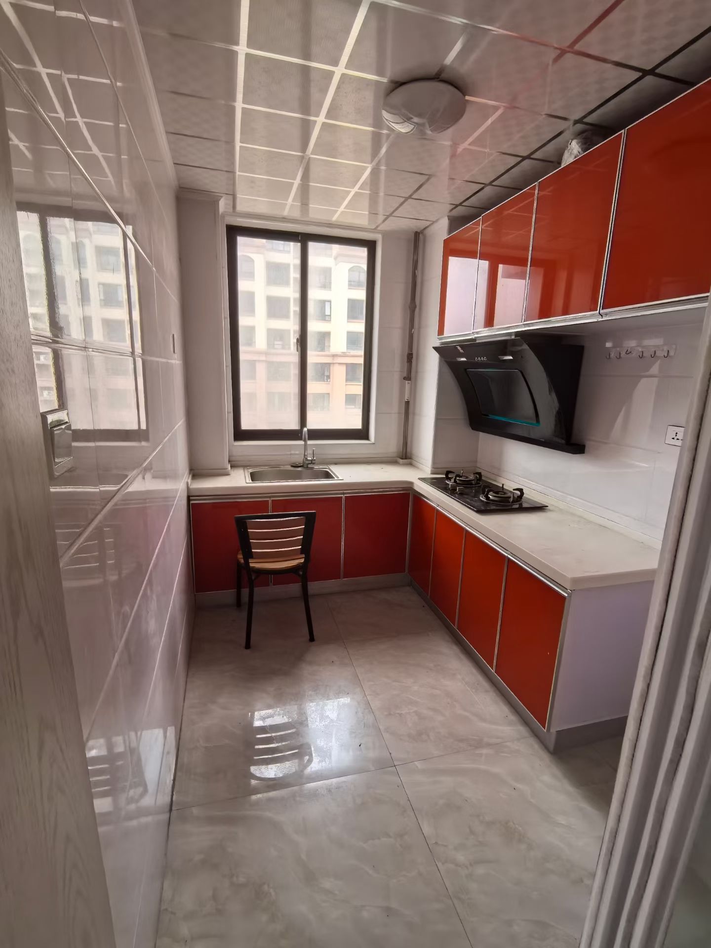 凤凰湖D区电梯两居室出租