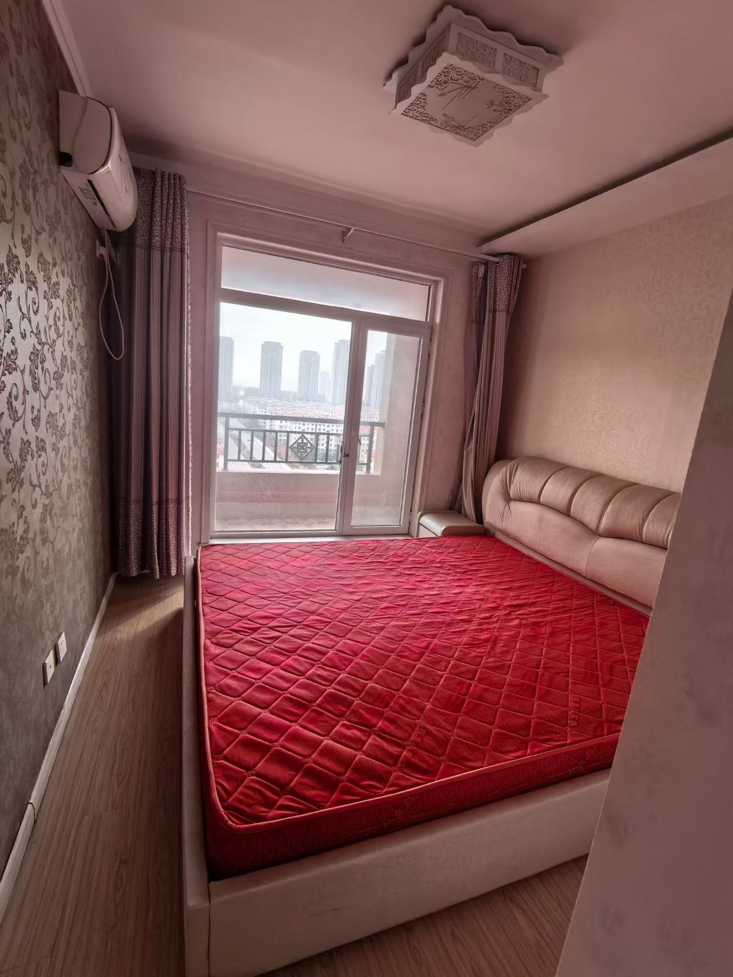 凤凰湖D区电梯两居室出租