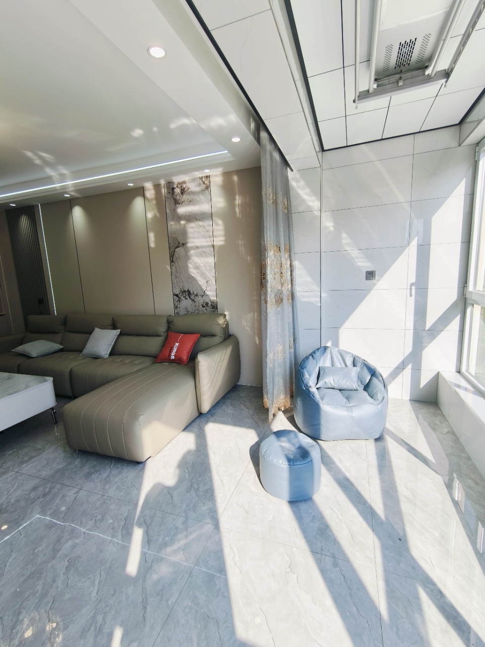 石岛开发区凯旋东区三居室三楼出售