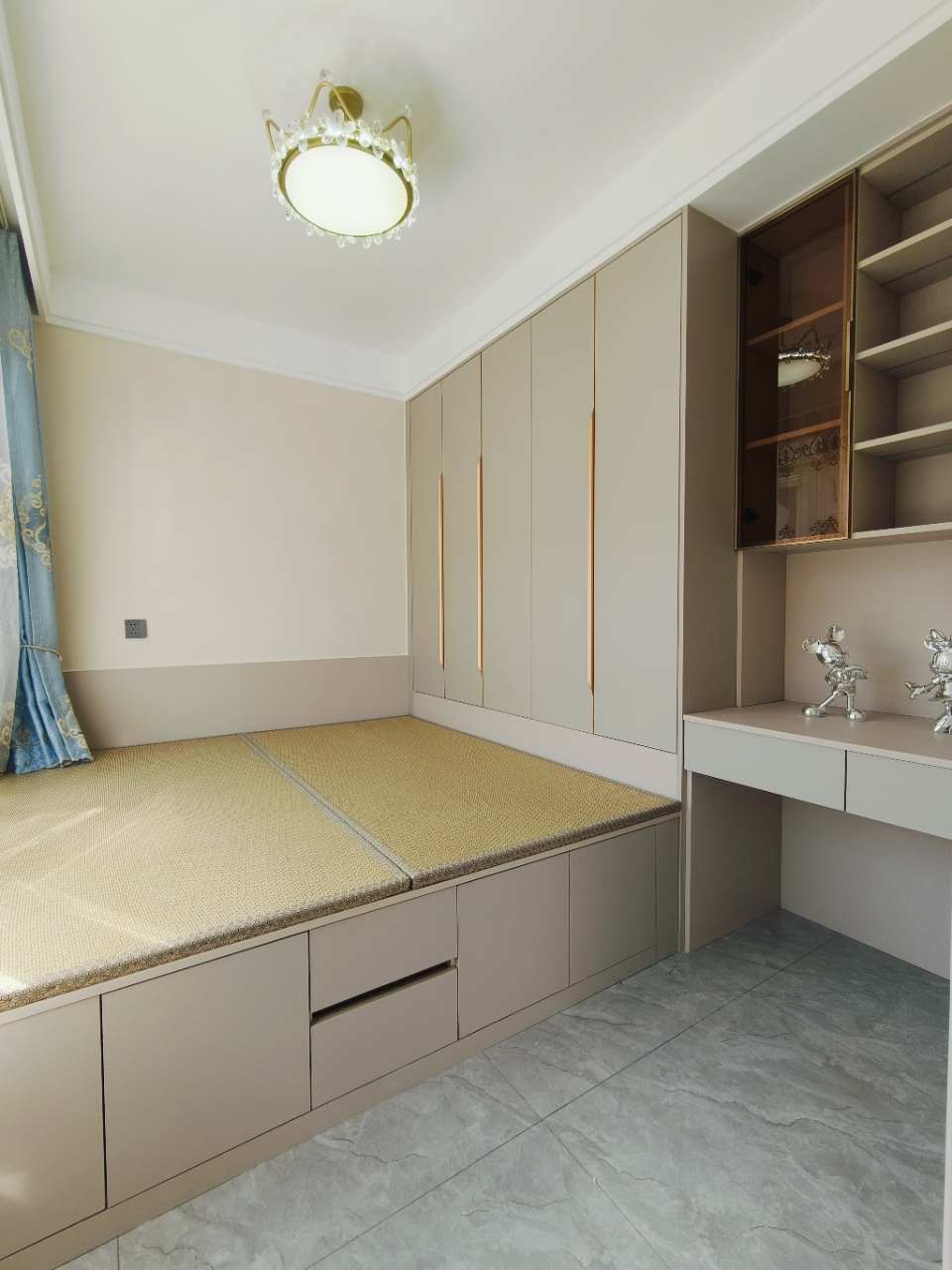 石岛开发区凯旋东区三居室三楼出售