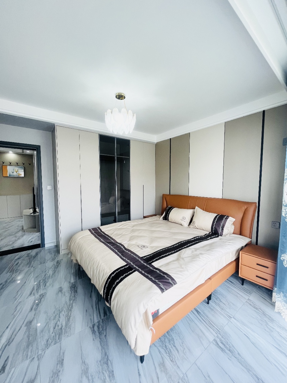 石岛开发区凯旋西区精装三居室出售