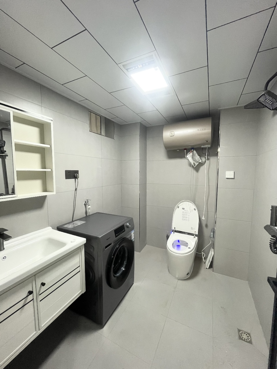 石岛开发区凯旋西区精装三居室出售