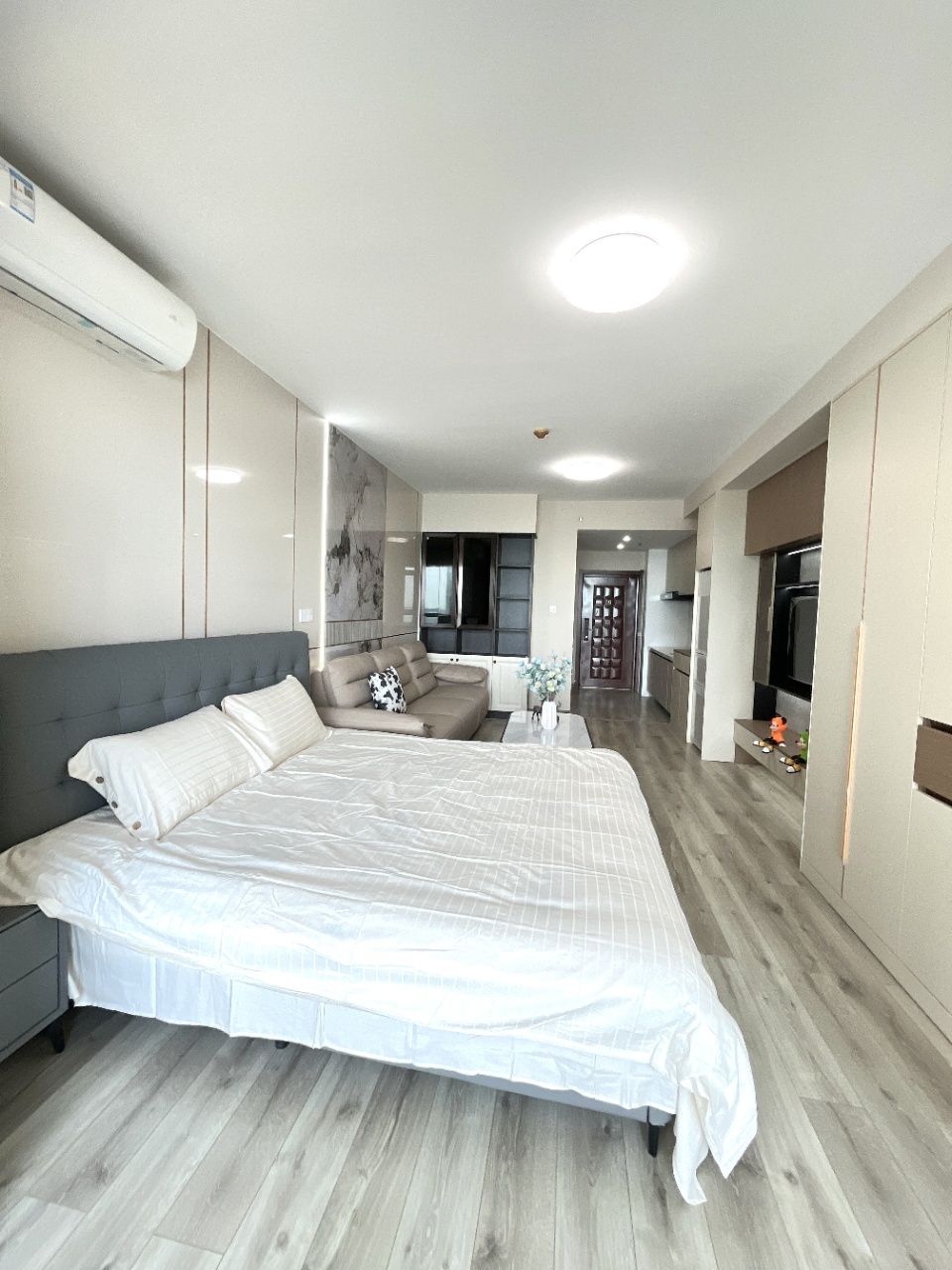 @碧海鹏24楼小公寓，在家可看海，47平精装修拎包入住