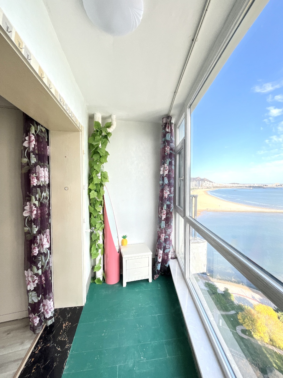 @碧海鹏24楼小公寓，在家可看海，47平精装修拎包入住