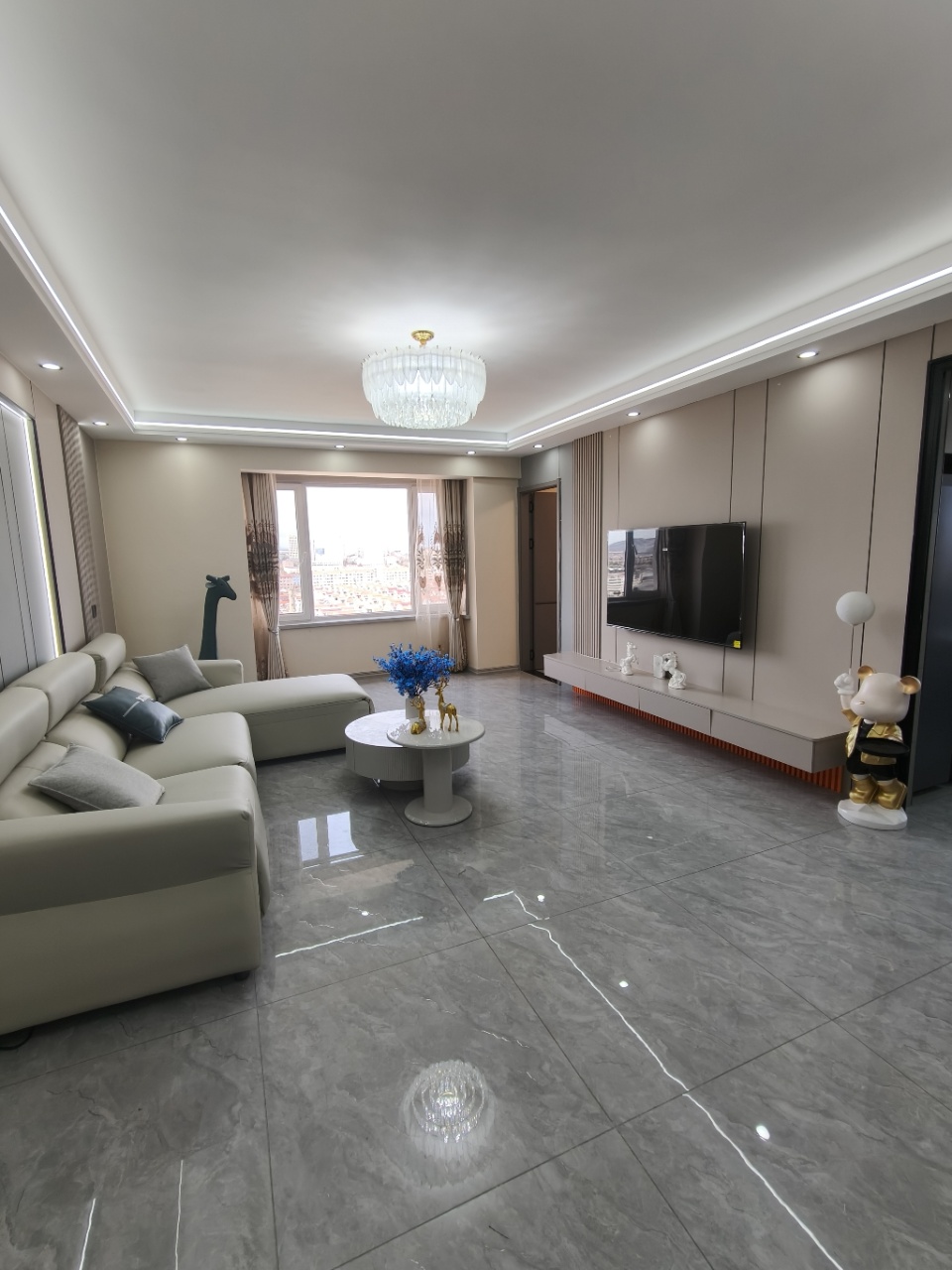 @蔚蓝御景电梯16楼三室两厅两卫新装修带家电家具拎包入住