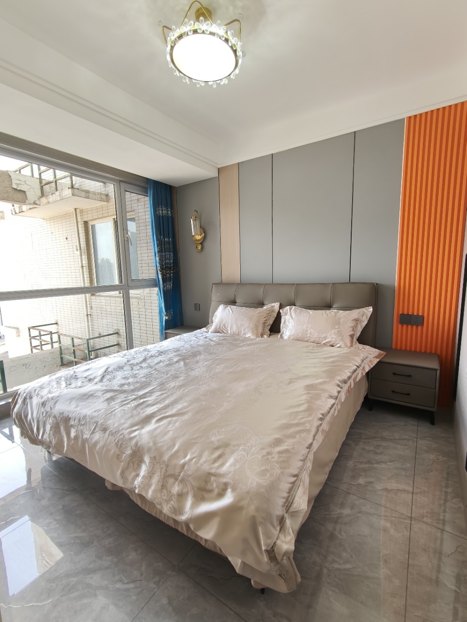 @蔚蓝御景电梯16楼三室两厅两卫新装修带家电家具拎包入住