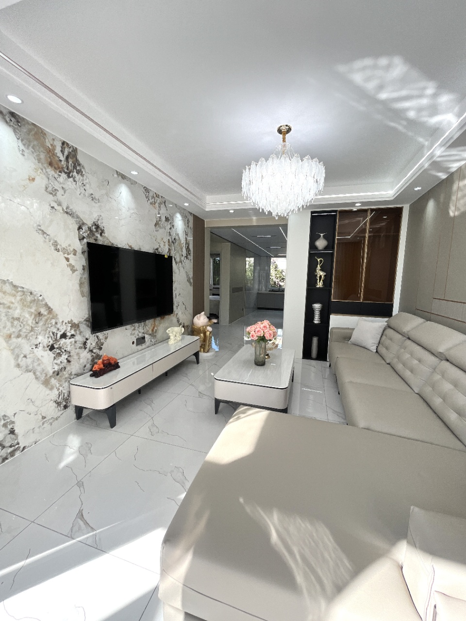 @山海里一楼带花园，79平两室两厅，全屋防水高档装修电动沙发