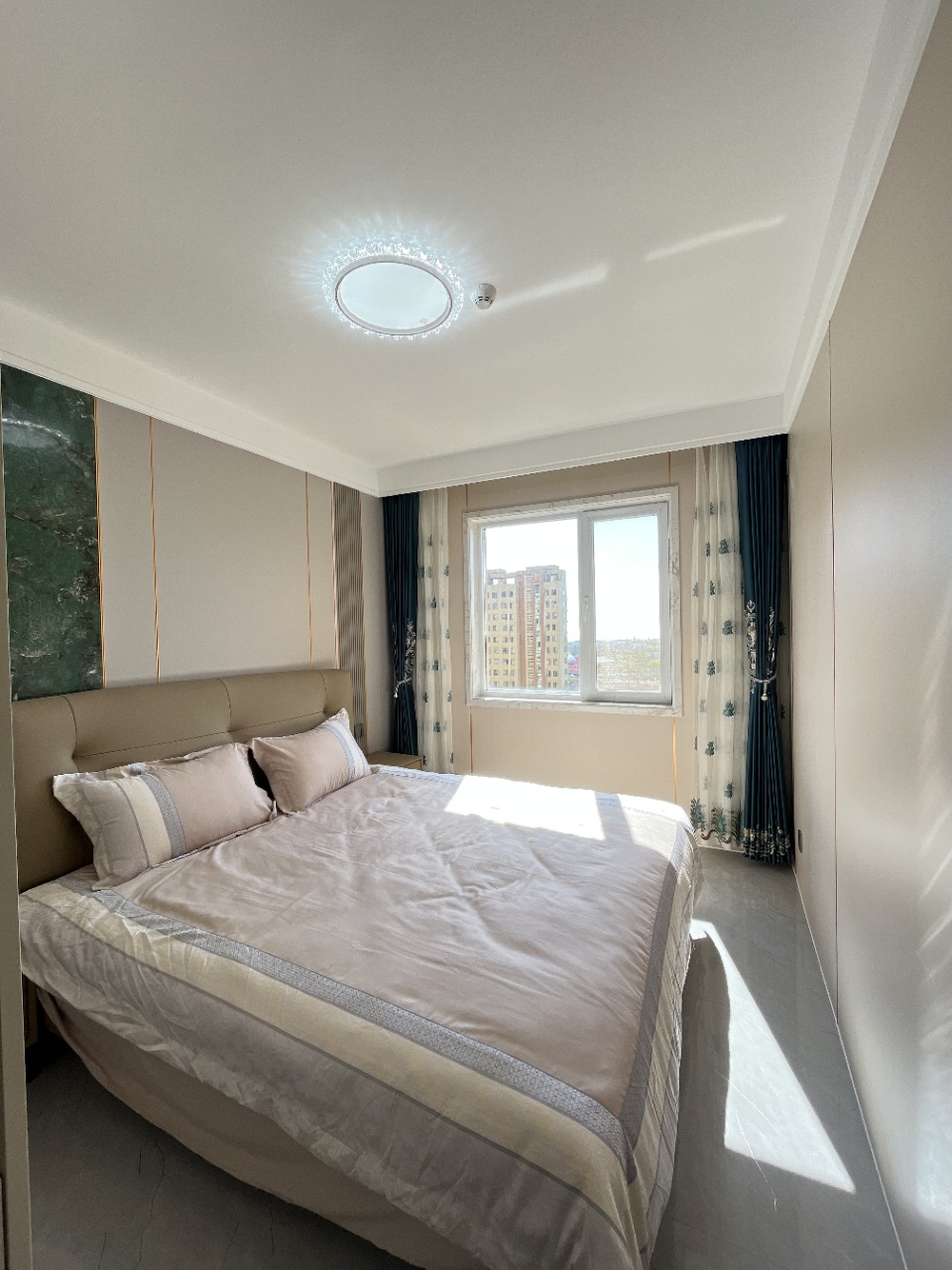 @张家小区电梯12楼83平带地下室全屋木饰面板大理石窗套