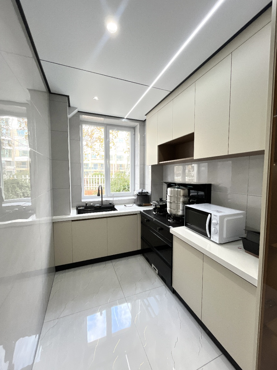 @海风花园一楼带花园80平全屋木饰面板大理石窗套