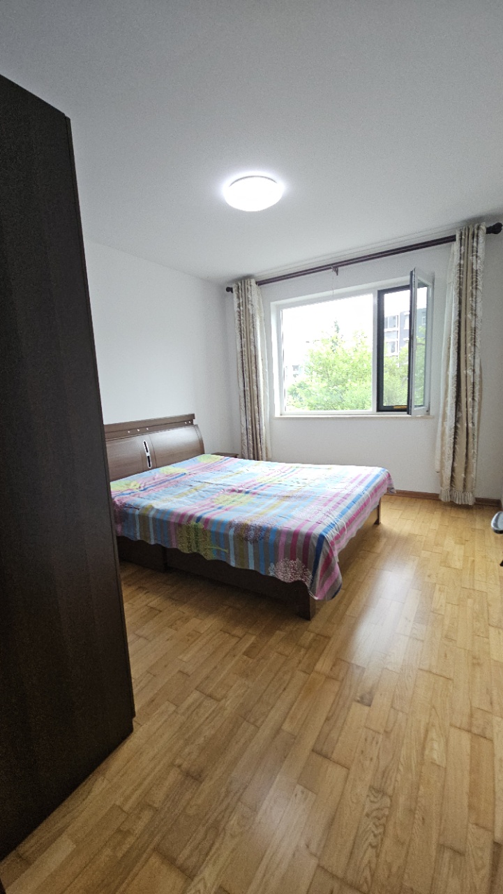 石岛开发区海映山庄二楼带车库出售