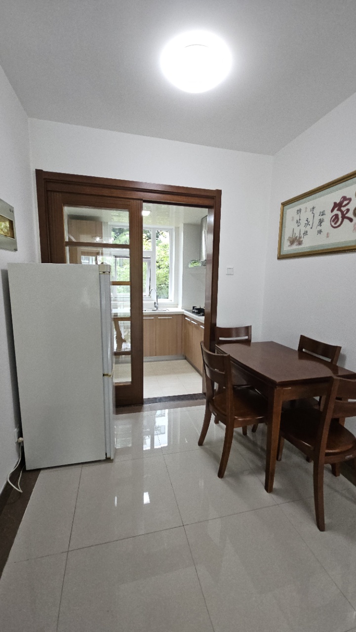 石岛开发区海映山庄二楼带车库出售