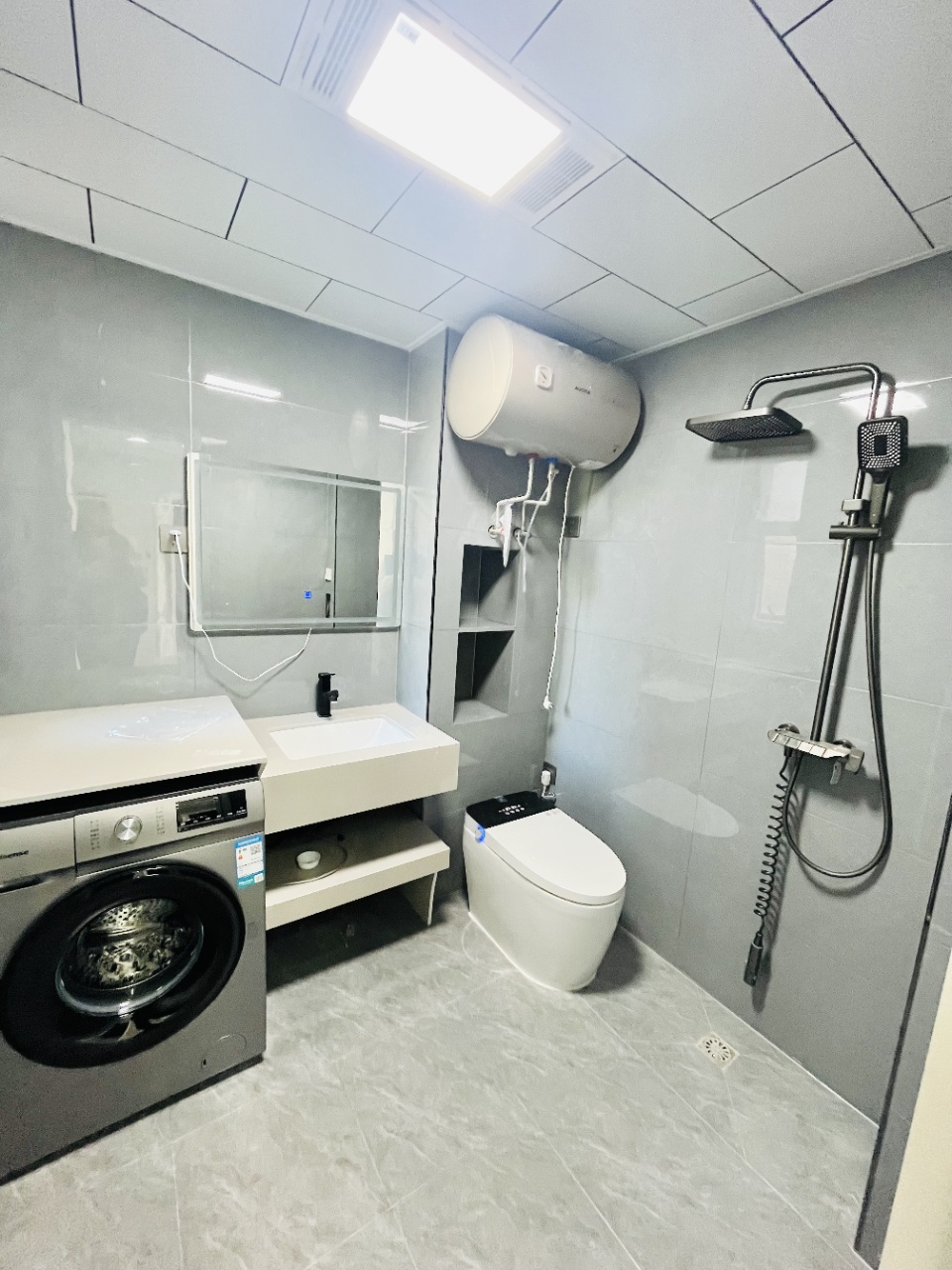 @瀛海美地平地起三楼两室两厅带家电家具真皮电动沙发36.6万