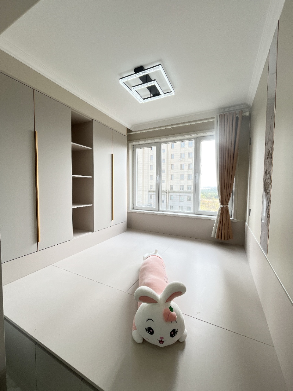 紫光阁电梯精装小两室出售