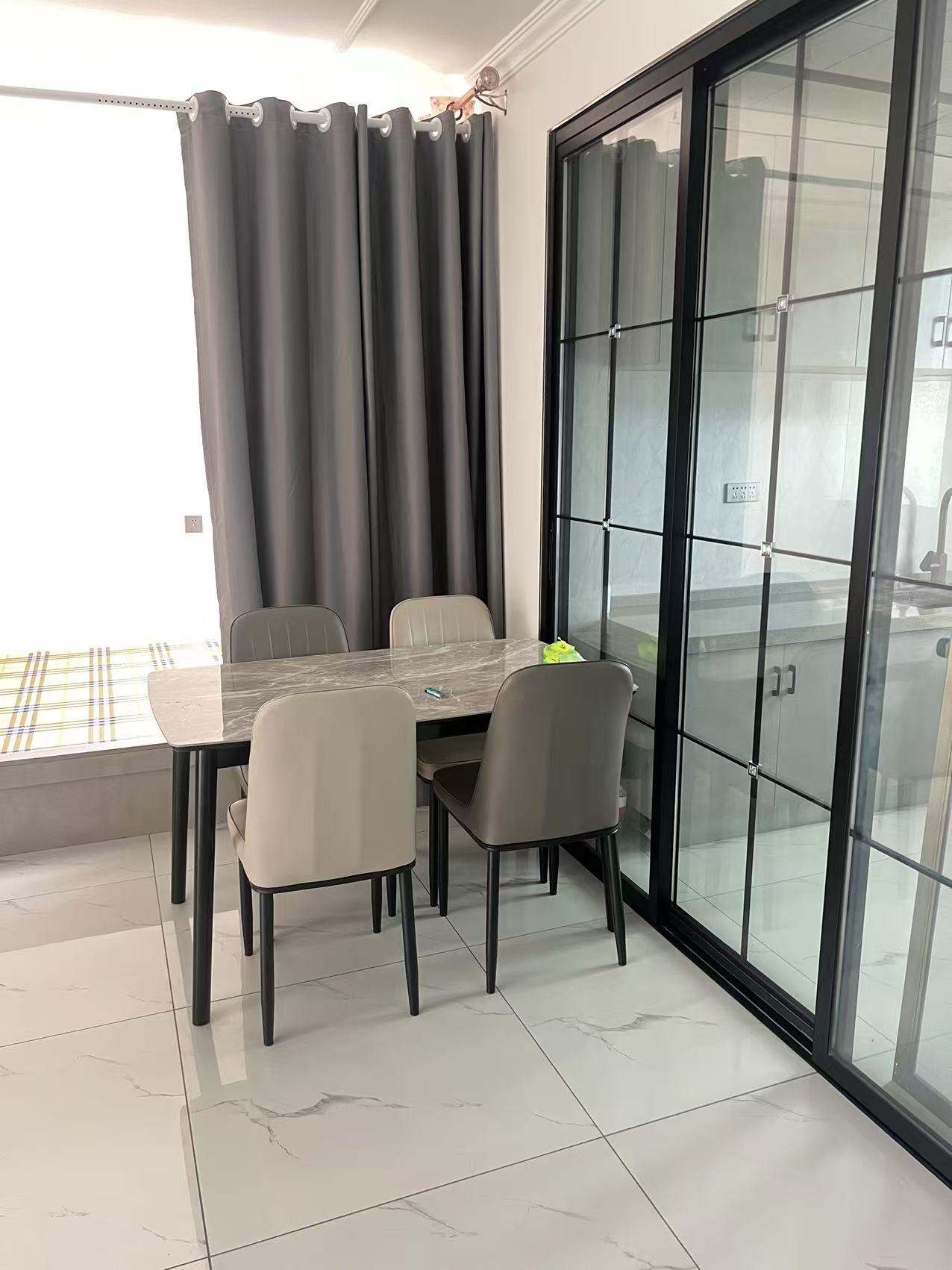 石岛开发区紫光阁一楼带院出租