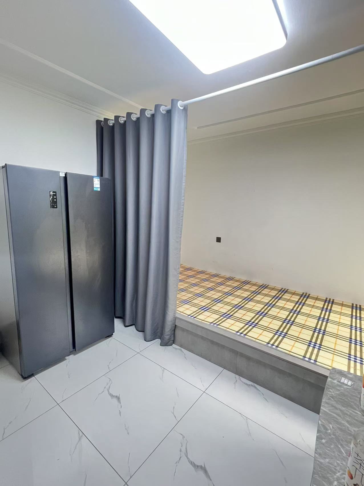 石岛开发区紫光阁一楼带院出租