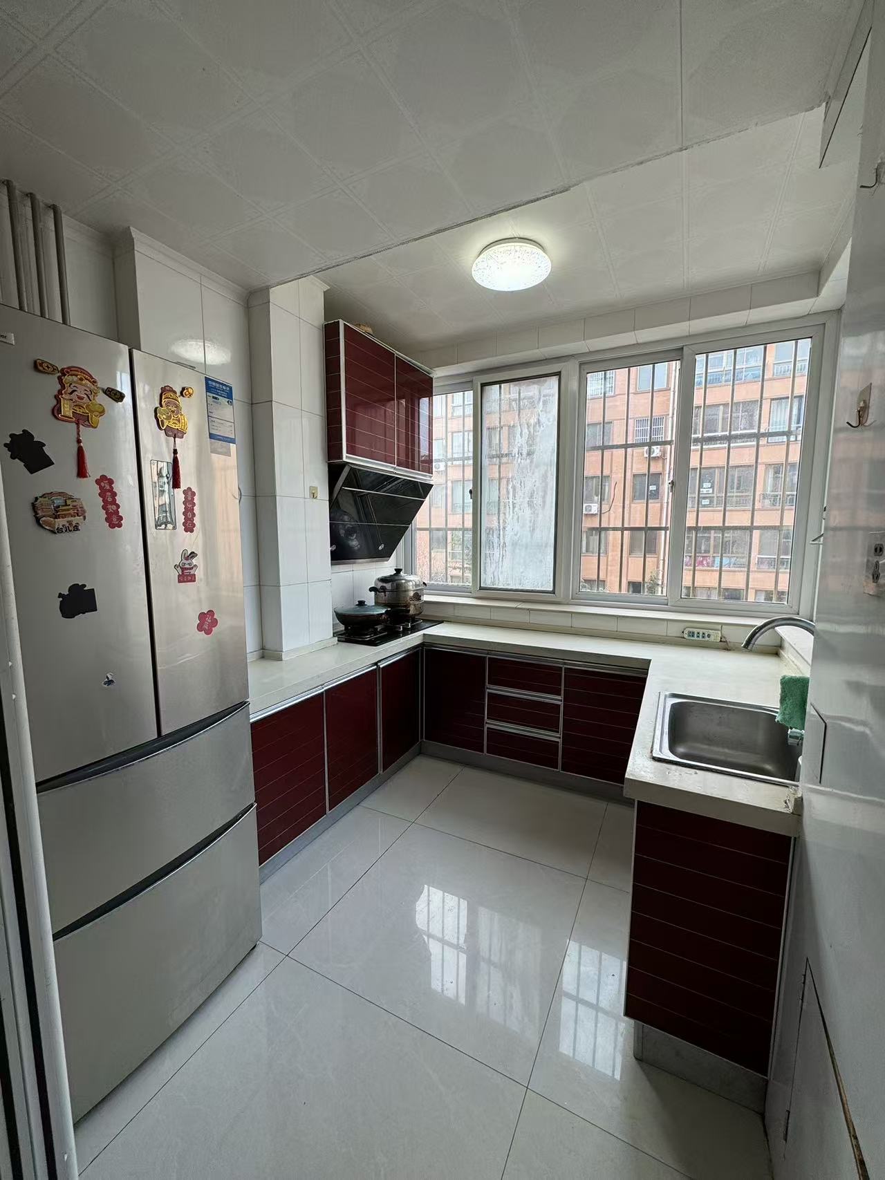 石岛西寨小区二楼三室一厅一卫一厨对外出租