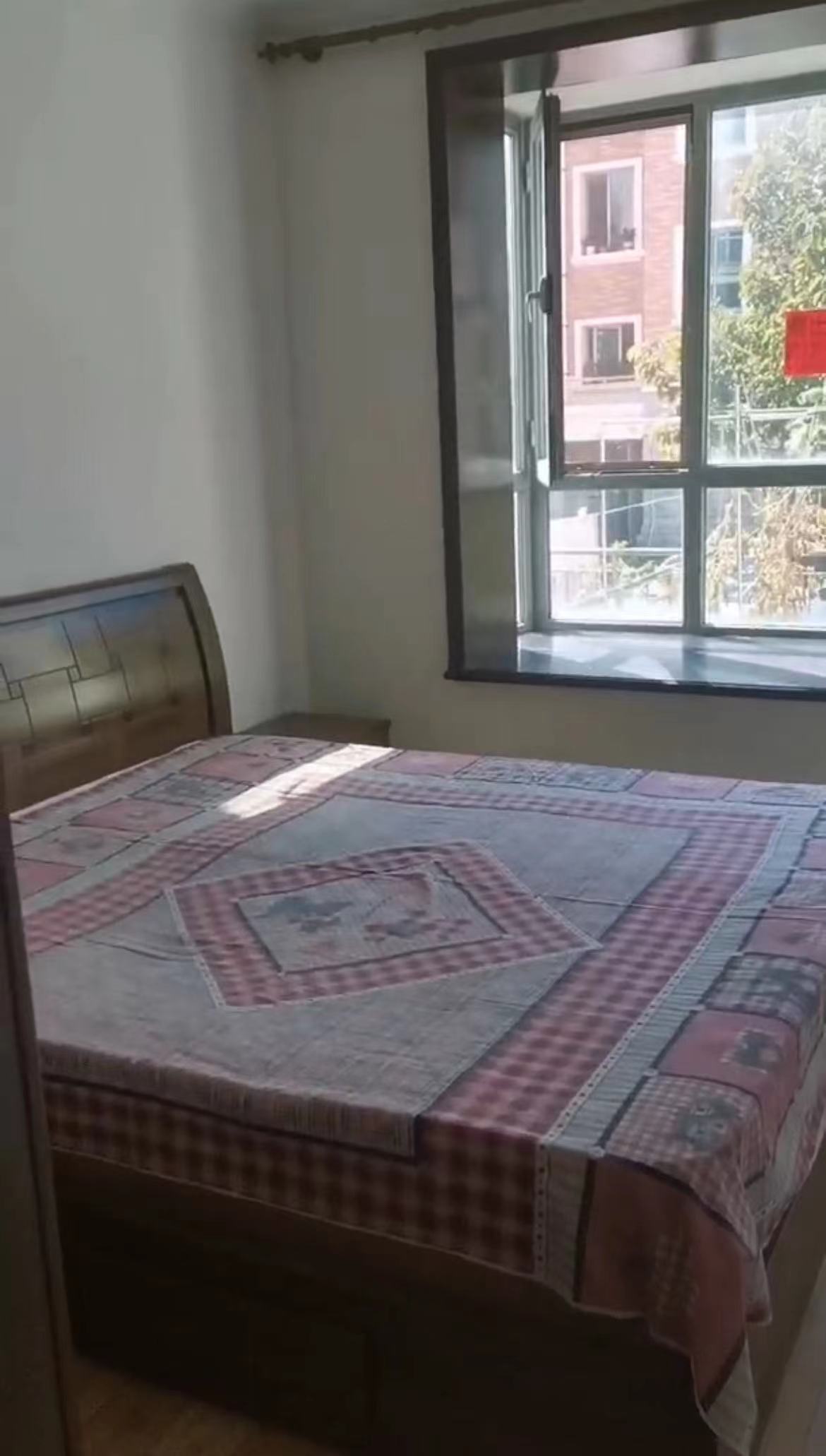 海风花园一楼带小院出售